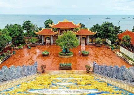  ¡Understanding Vietnamese Buddhism: Un viaje espiritual entre pagodas y sutras!